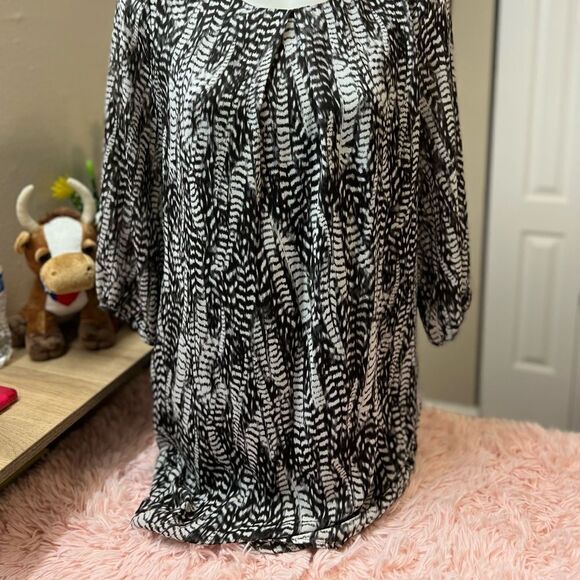 Dress - Picture 2 of 8